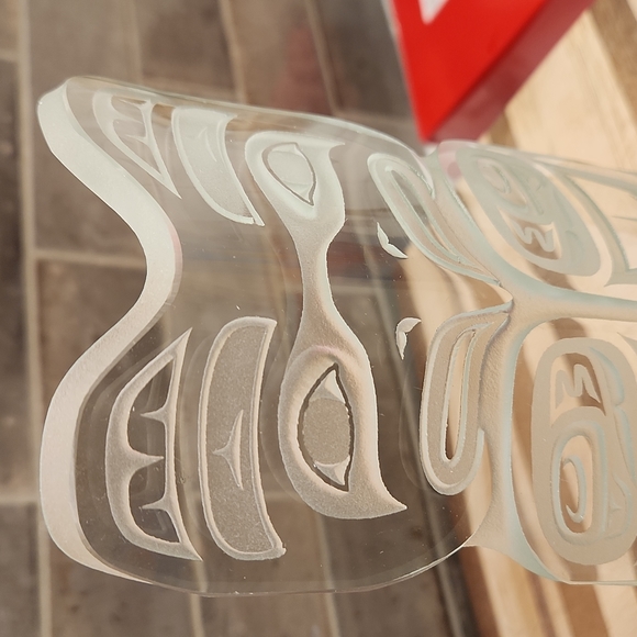 Glass totem pole - Picture 1 of 7